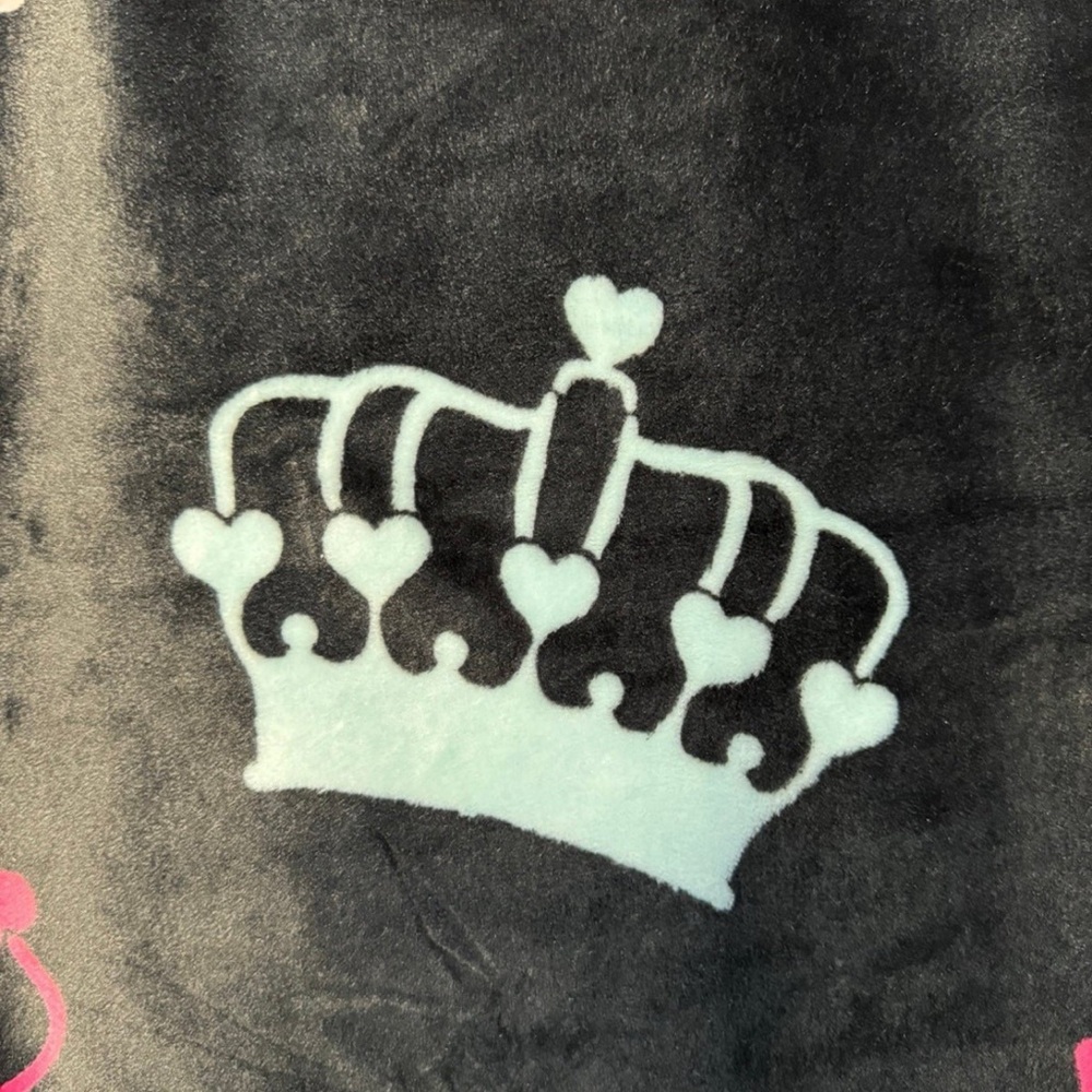 *NEW* Juicy Couture Crowns and Heart Black Throw Blanket - Picture 4 of 8